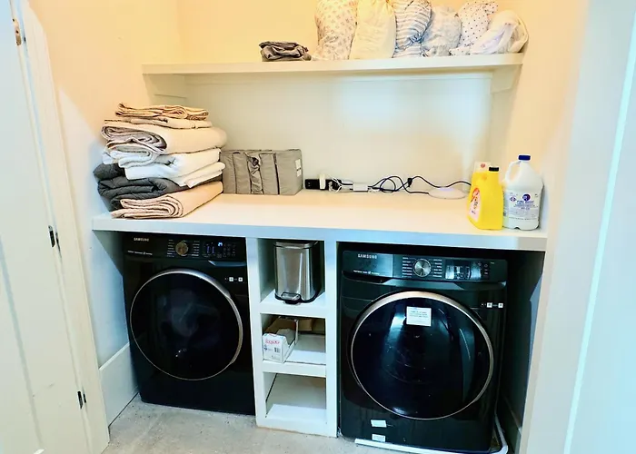 Hottub,2Milestobway,4Kbeds,3Futons,Safe