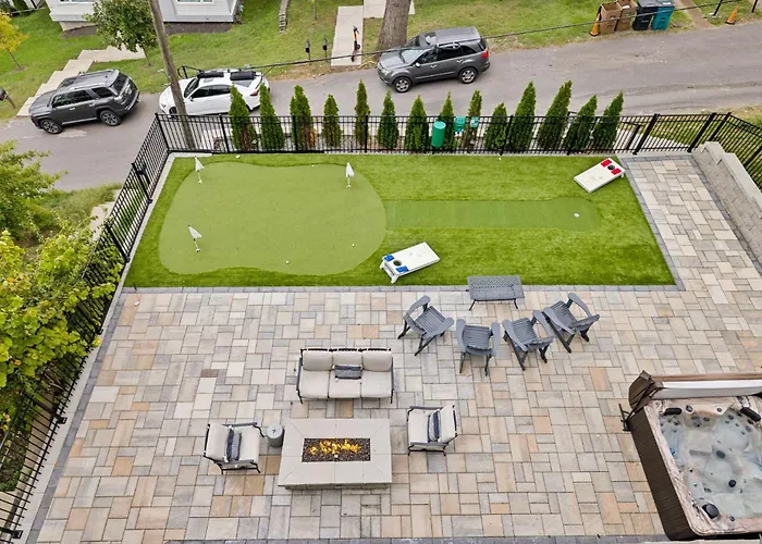 Hottub,2Milestobway,4Kbeds,3Futons,Safe