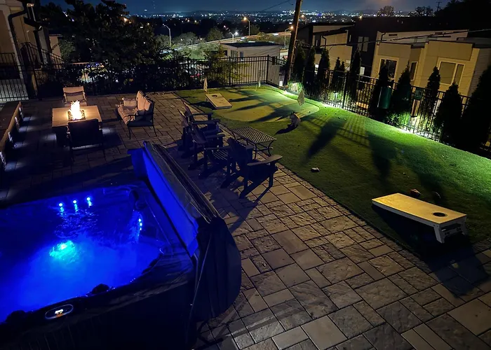 Hottub,2Milestobway,4Kbeds,3Futons,Safe