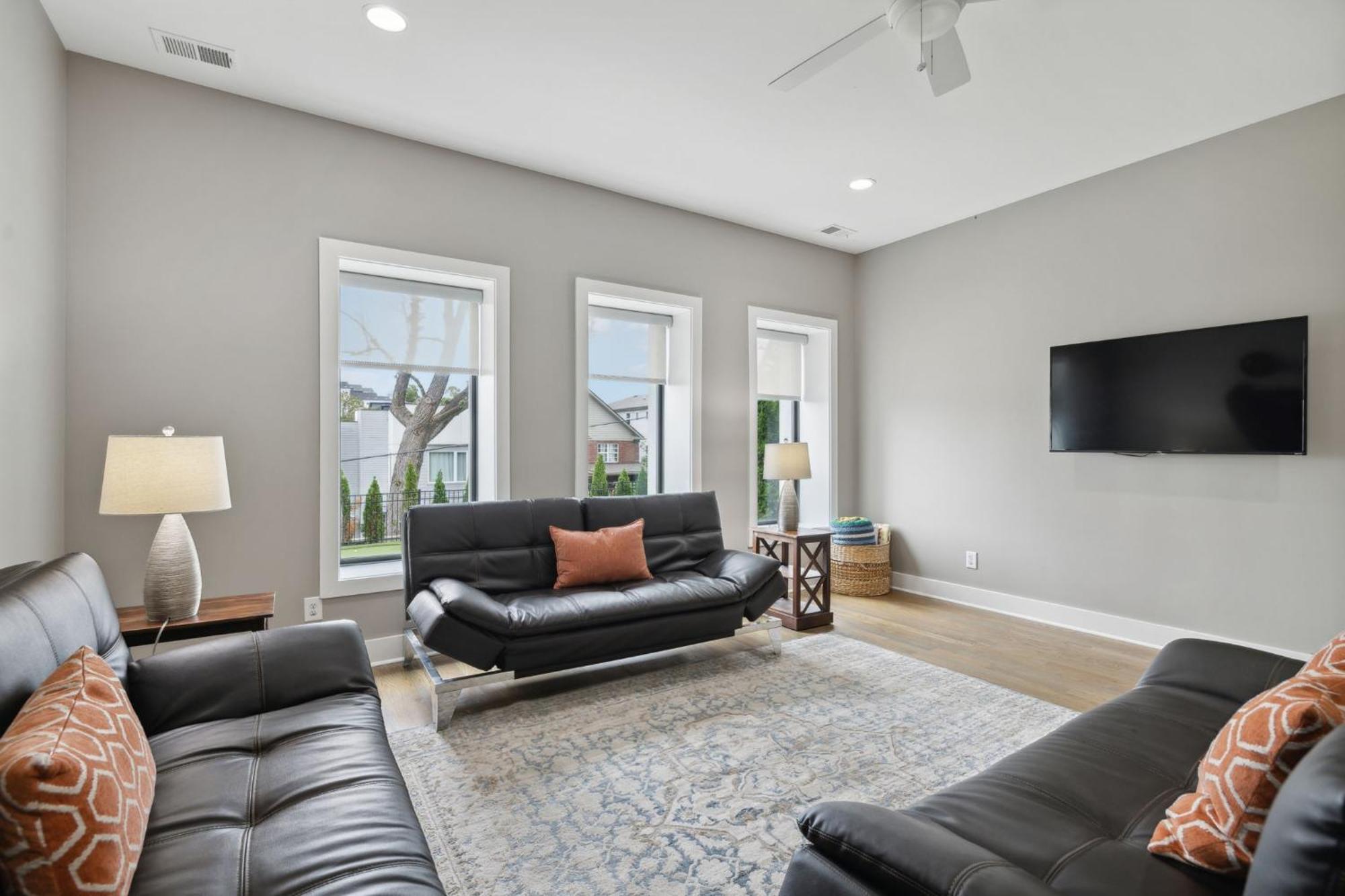 Hottub,2milestobway,4kbeds,3futons,safe Nashville