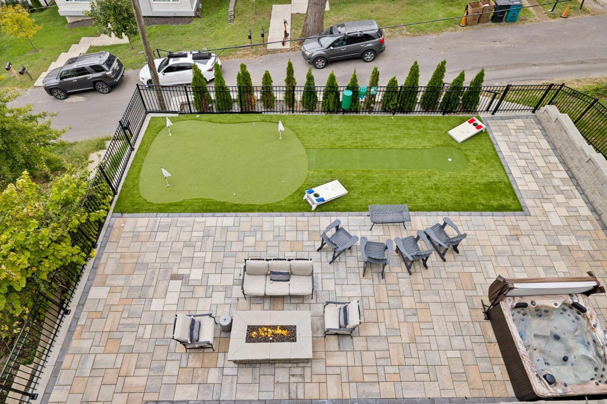 Hottub,2milestobway,4kbeds,3futons,safe *