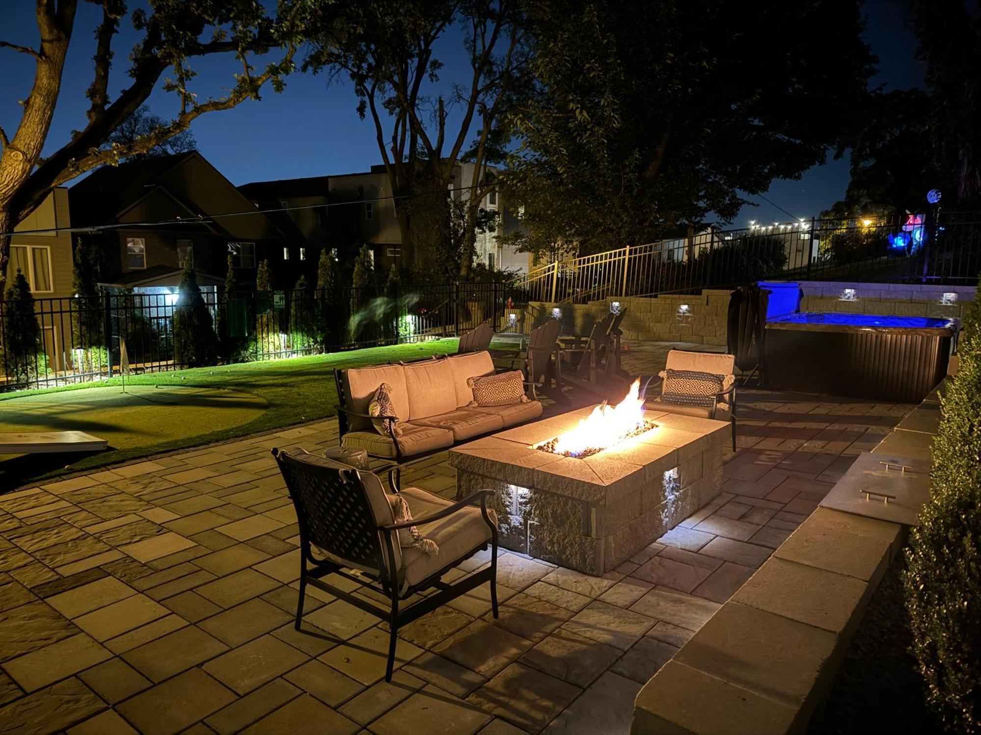 Hottub,2milestobway,4kbeds,3futons,safe Holiday home *